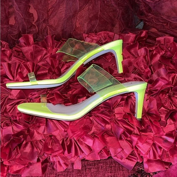 Jessica Simpson never worn neon yellow kitten heel - Picture 6 of 6